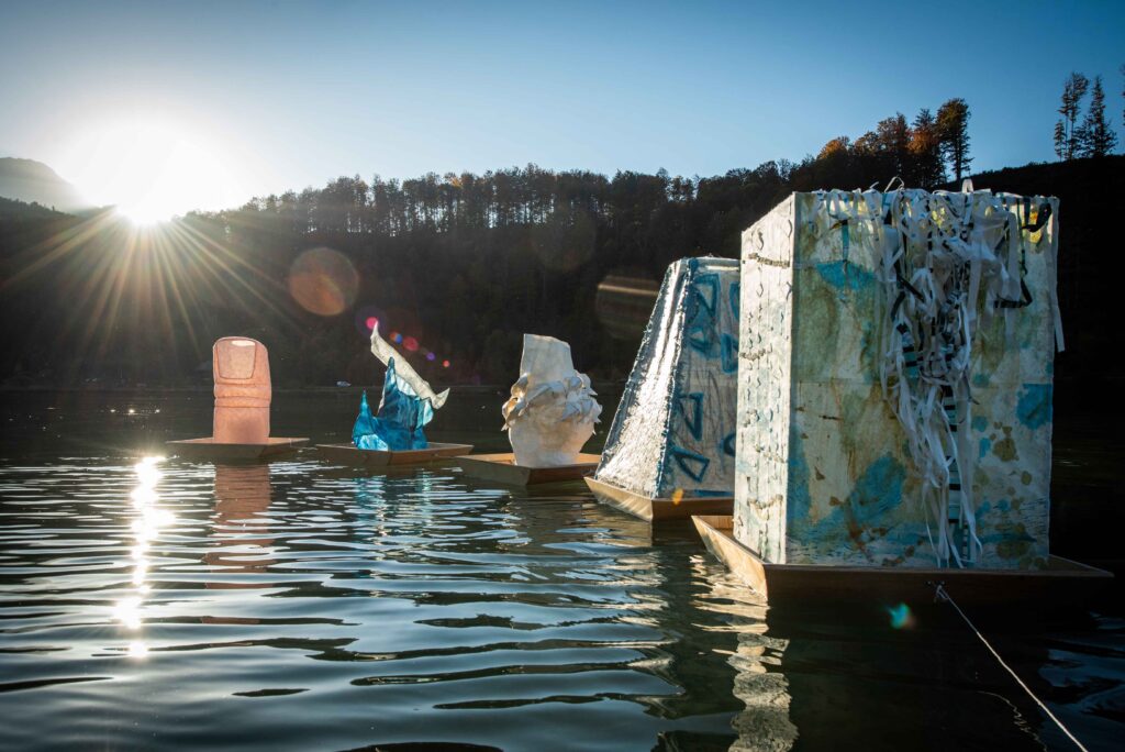 Light&Paper – Skulpturen auf dem Almsee