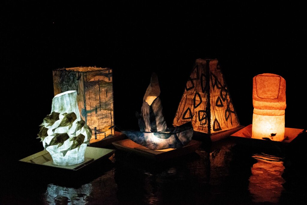 Light&Paper – Skulpturen auf dem Almsee