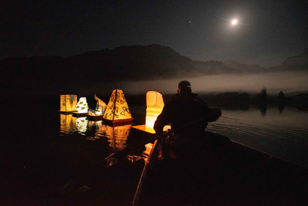 Light&Paper – Skulpturen auf dem Almsee